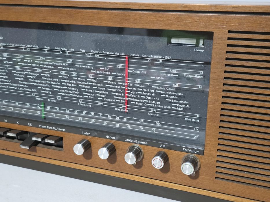 Rádio antigo reparado SABA