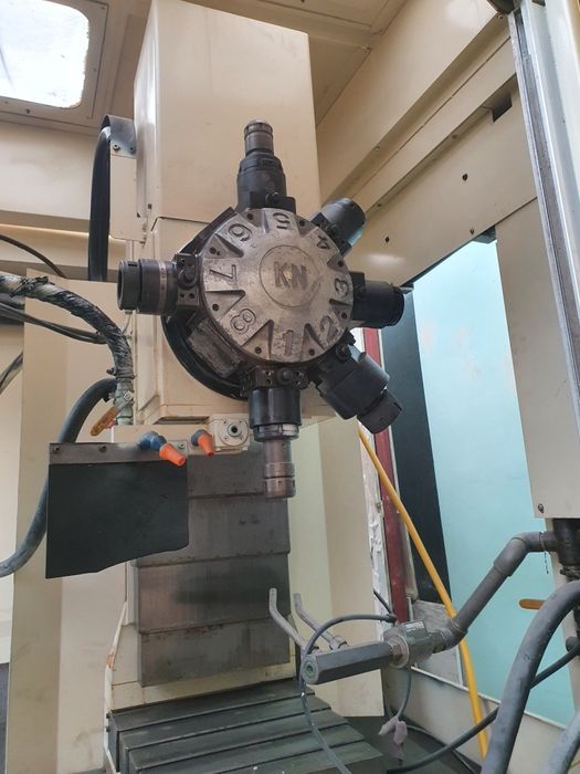 Обробний центр, Вертикальний свердлильно-фрезерний верстат з ЧПК