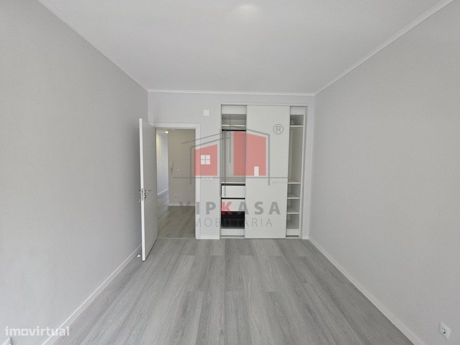 Apartamento T2 remodelado em Benfica