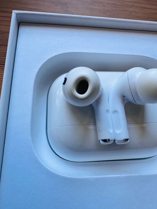 Apple AirPods Pro w/ MagSafe