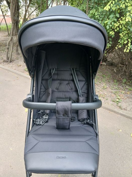 Прогулянкова коляска Carrello Bravo