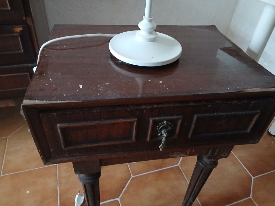 Vendo cómoda, espelho  mesa cabeceira