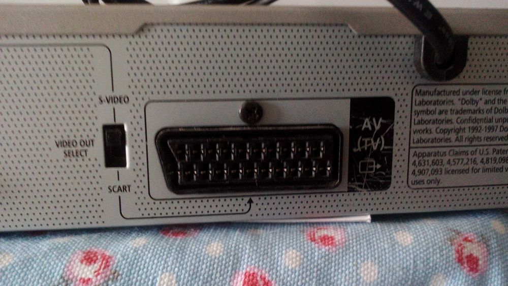 Leitor de CD e DVD LG S 525 ou Samsung L 235 ou receptor satellite