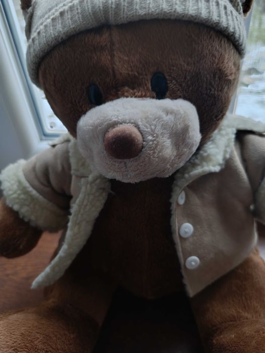 Miś pluszowy przytulanka zabawka zimowy niedźwiedź czapka