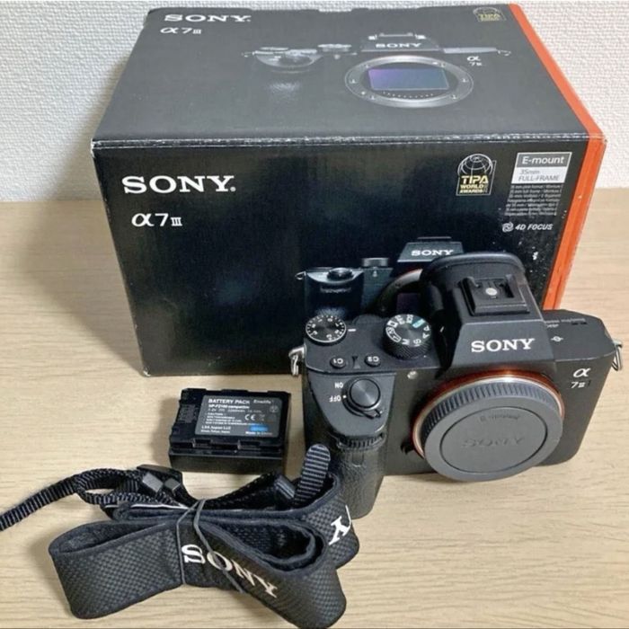 Sony A7 III (Impecável) + Cage SmallRig | Apenas 3.855 Disparos!
