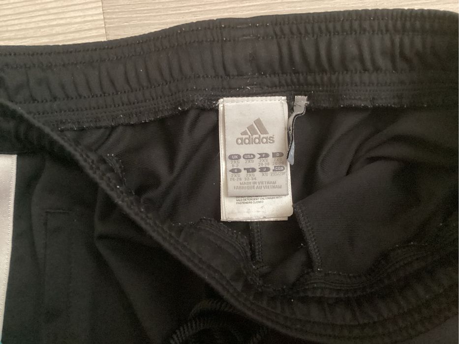 Продам спортивный костюм adidas