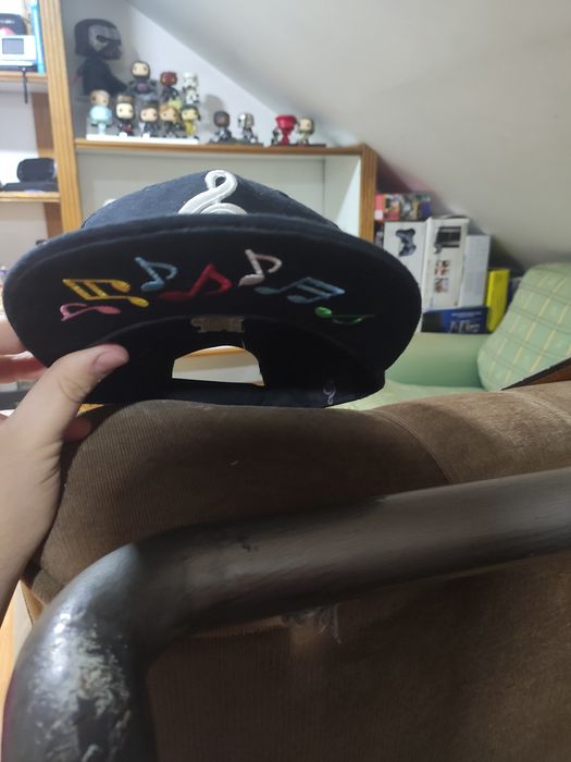 Bonés de vários estilos