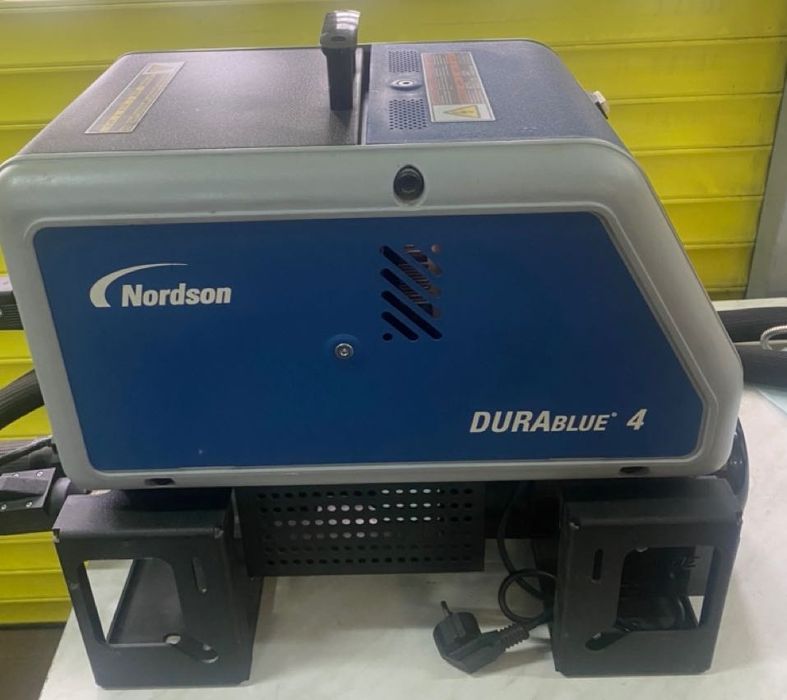 System do kleju Nordson DuraBlue 4 z głowicami MiniBlue II SureBead