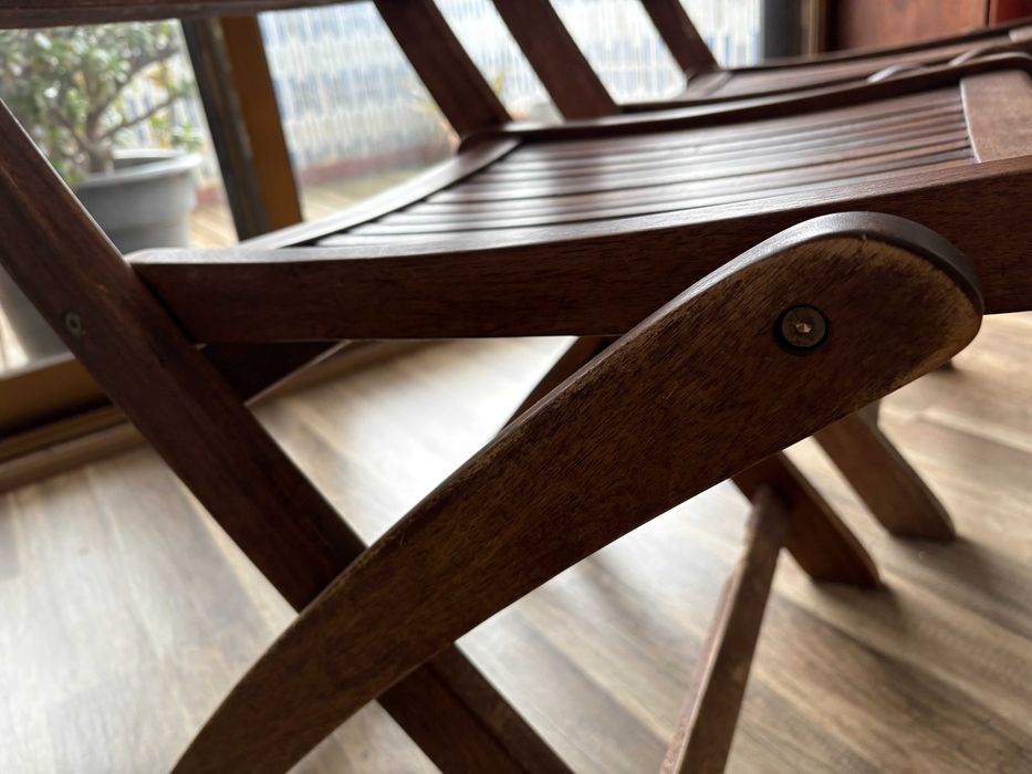 Cadeiras de exterior em madeira