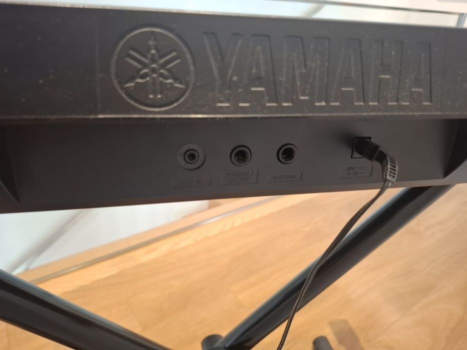 Teclado Yamaha PSR-E253 + Suporte