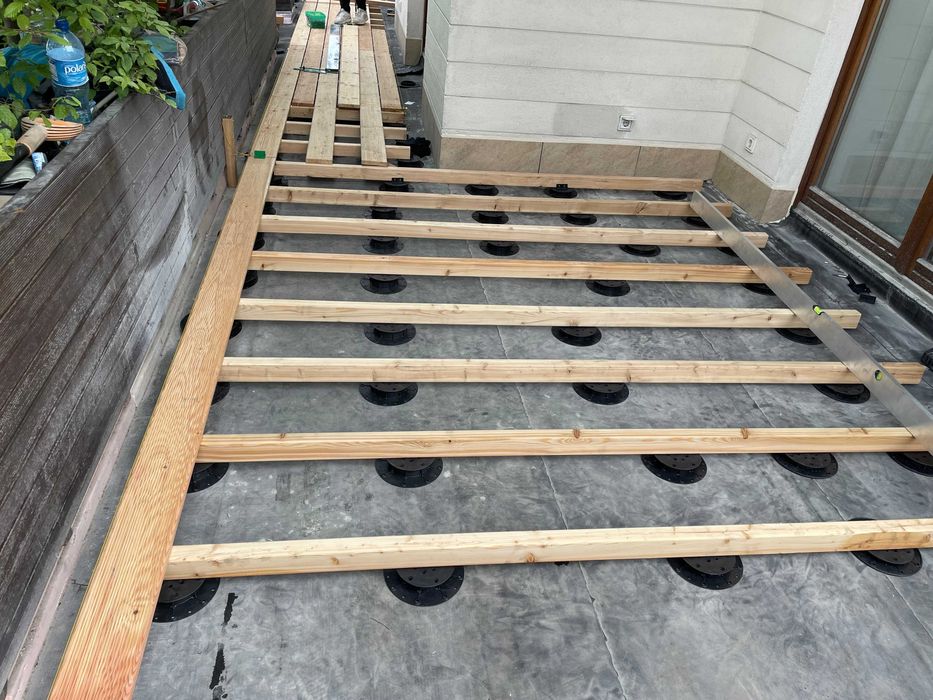 Taras, balkon deska drewniana, kompozytowa kompleksowo, hydroizolacja.