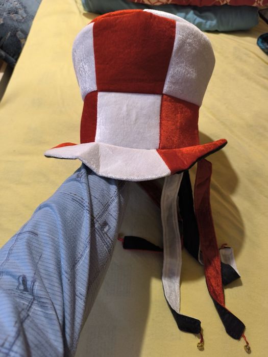 Карнавальная шляпа с колокольчиками объем 57 см