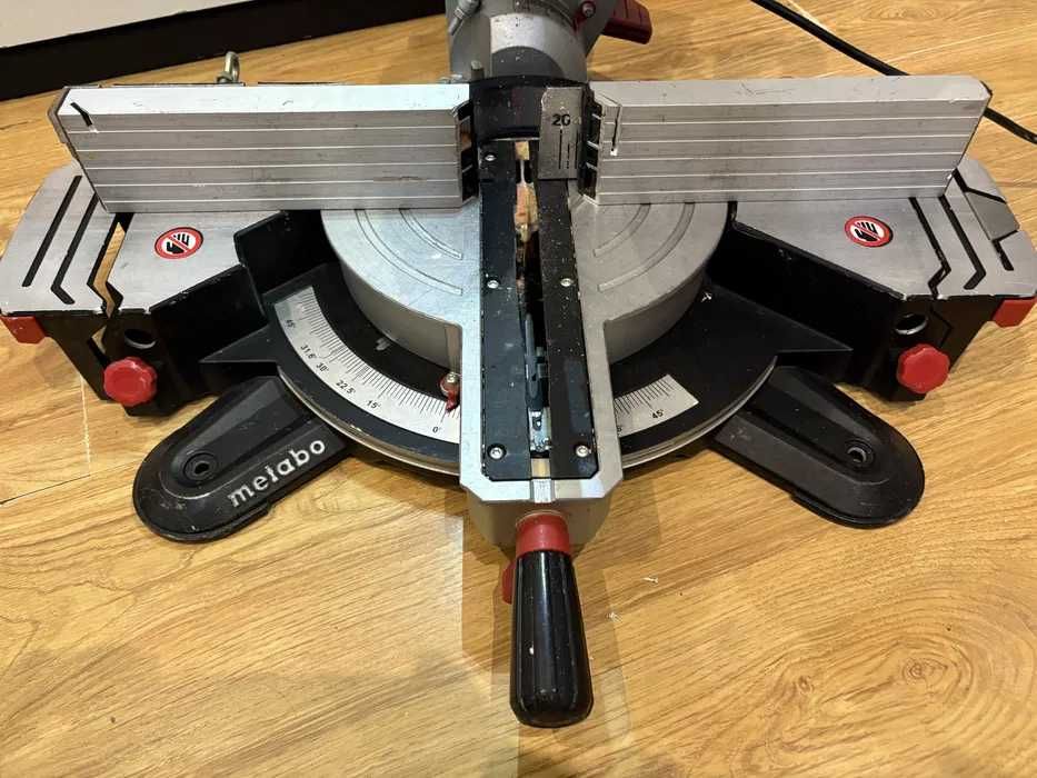 Торцювальна пила Metabo KS 305m