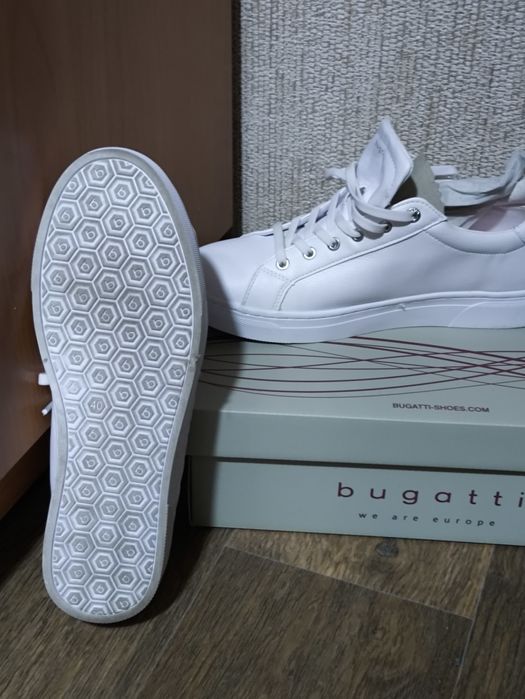 Кроссовки женские Bugatti
