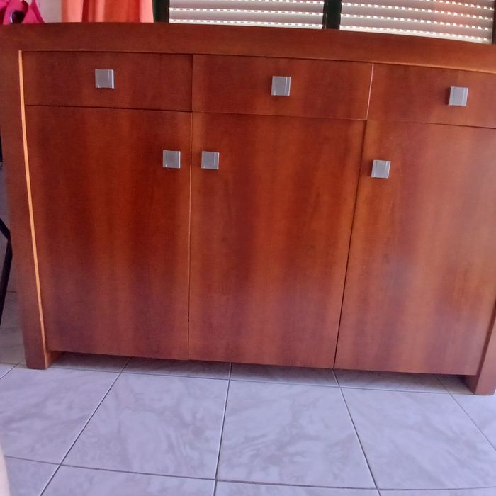 Móvel sapateira ou para outra utilidade.