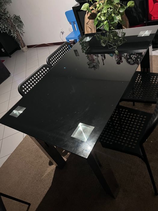 Mesa de jantar em vidro