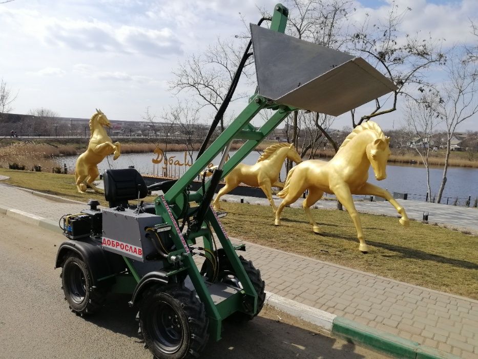 Фронтальный мини-погрузчик