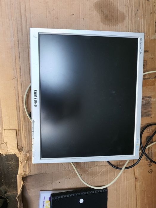 Monitor de computador a funcionar bem482707861637713920