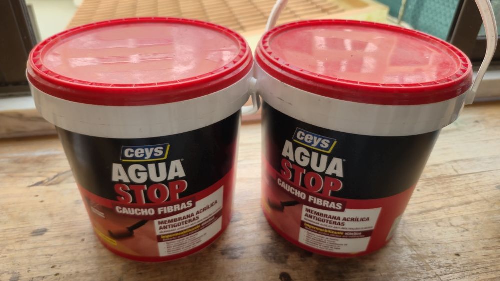 Membrana acrílica antigoteiras