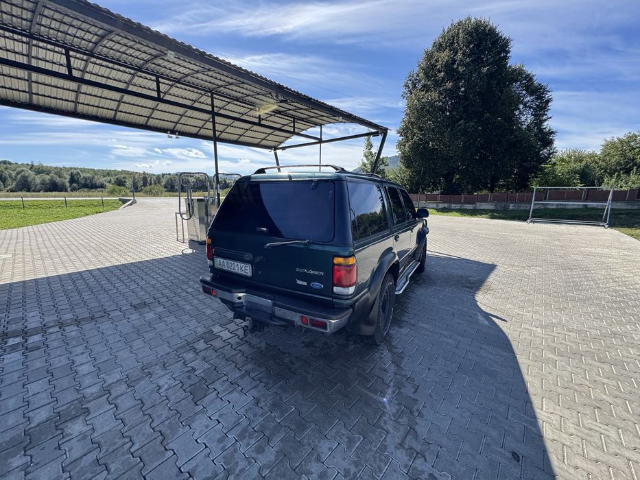 Хороше авто Ford Explorer рамний позашляховик 4.0 газ бензин