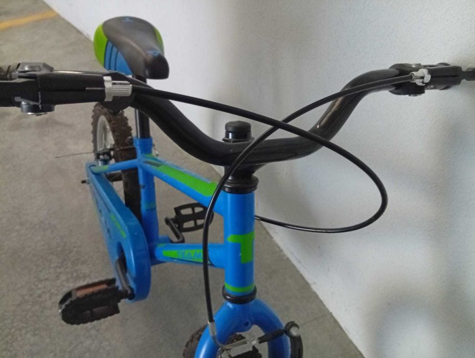 Bicicleta de criança como nova