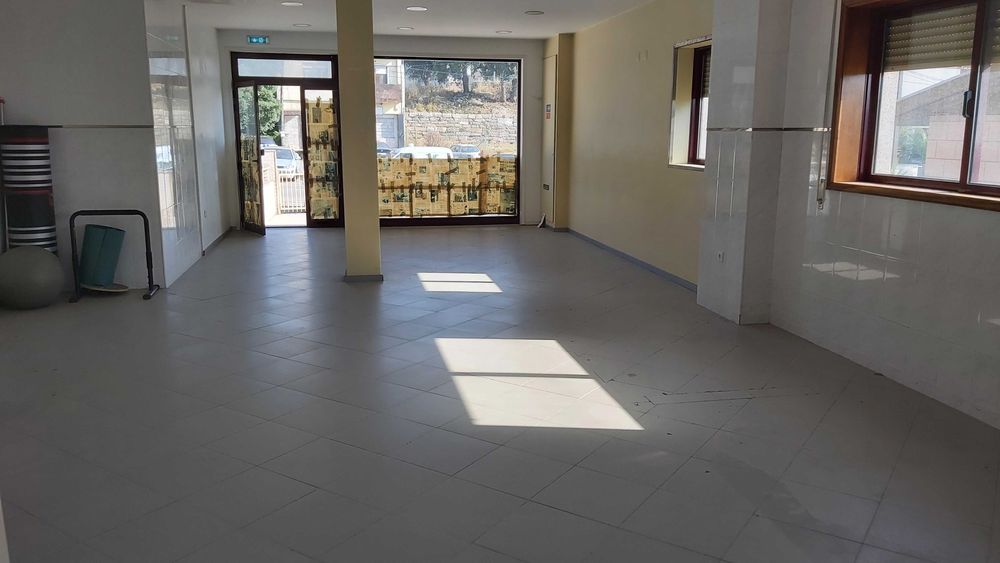 Excelente loja para arrendamento ,Rua Vasco da Gama ,Baguim do Monte