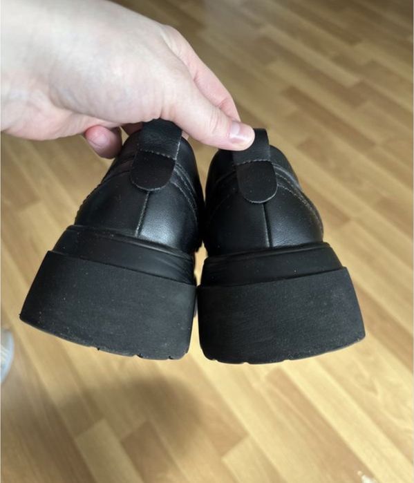Лофери шкіряні Estro