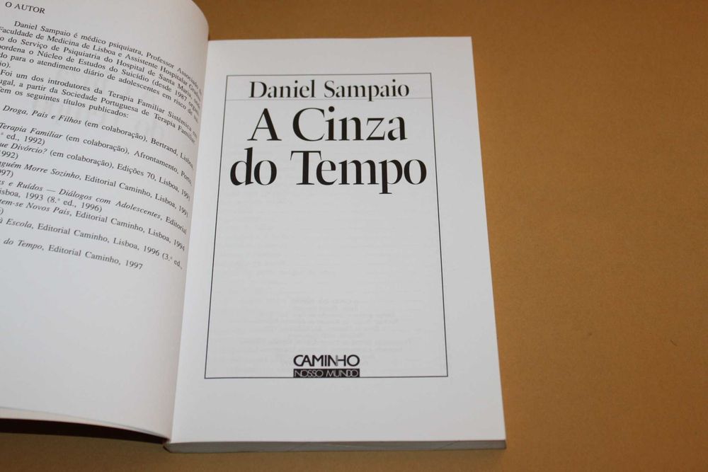A Cinza do Tempo// Daniel Sampaio