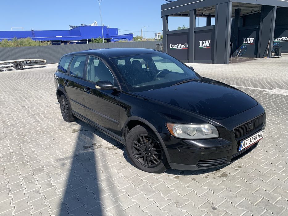 Volvo v50.