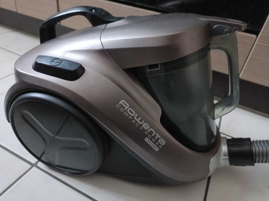 Пылесос циклонный без мешка Rowenta Compact Power RO3786EA исправный