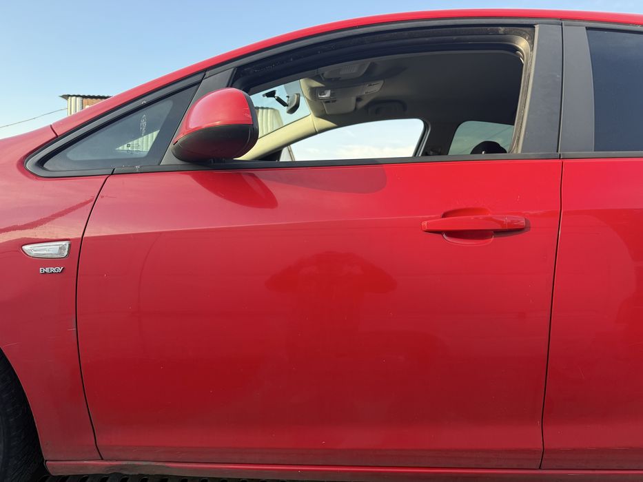 Błotnik prawy Opel Astra J.
