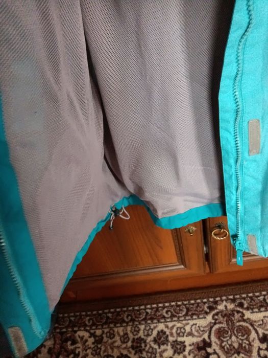 Продам куртку ветровку
