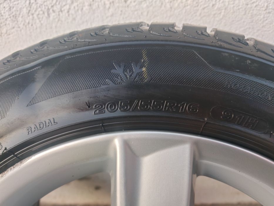 Sprzedam alufelgi 16" z oponami zimowymi 205/55 R16 – pasują do Audi
