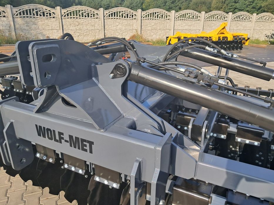 Brona talerzowa 4.5 metra firmy WOLF-MET