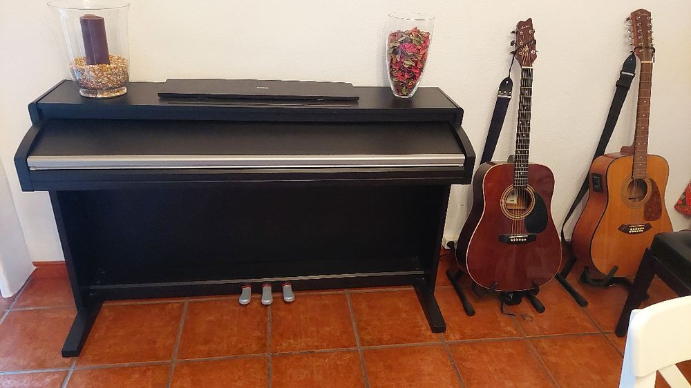 Piano digital Korg Concert C-320