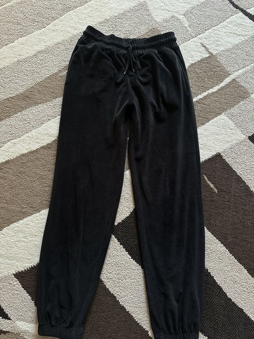 Костюм велюровий чорного кольору,розміру S,за усіма замірами у лс