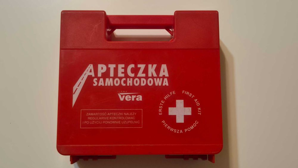 Pudełko na apteczkę samochodową