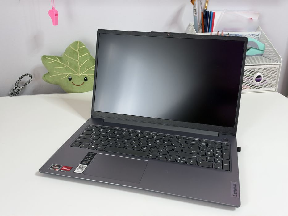 Lenovo IdeaPad Ryzen 5 7000 seria/16GB/512G. Jak nowy