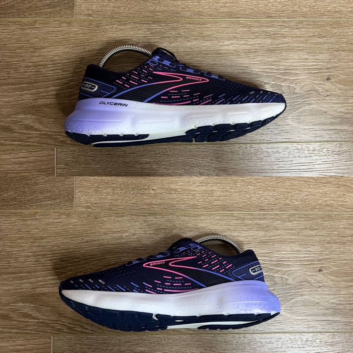 Продам БОМБЕЗНІ жіночі бігові кросівки Brooks Glycerin 20