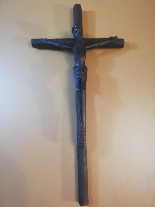 Crucifixo com Cristo em Pau Preto.