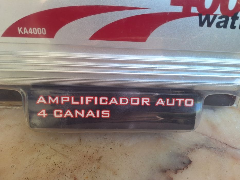 Amplificador auto com 400 W de potência. Novo