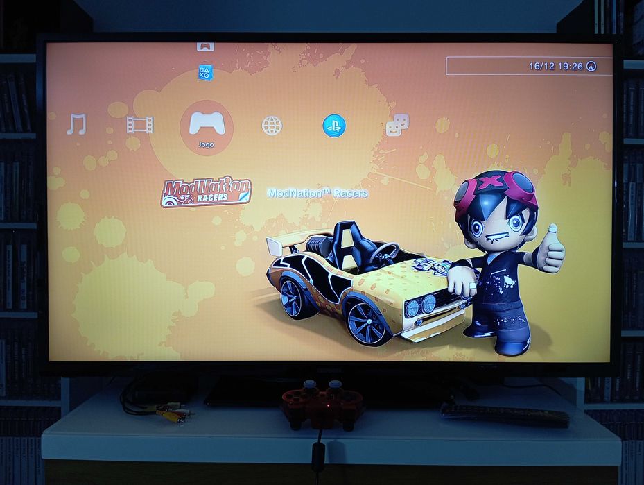 PS3 slim PlayStation 3, 2 comandos, 10 jogos (retomo jogos PS1 e PS2)