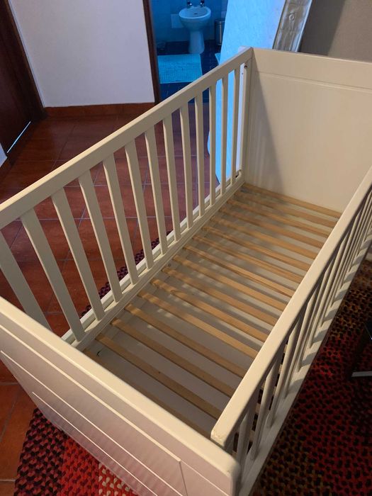 Cama de bebé ajustável 140x70