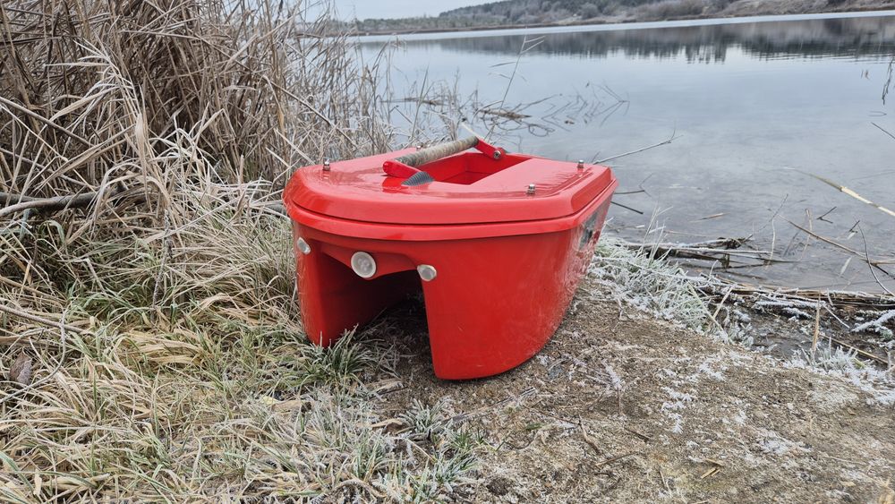 Sprzedam łódkę zanętową na kadłubie Dominator