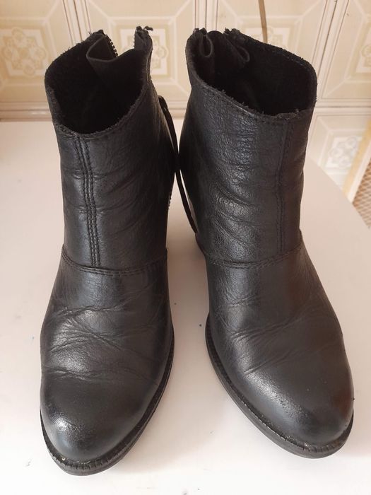 Botins Mango em pele cor preto N.37 - Bom estado / Entrega imediata