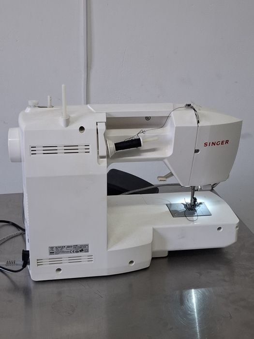 Швейна машинка SINGER Brilliance 6180