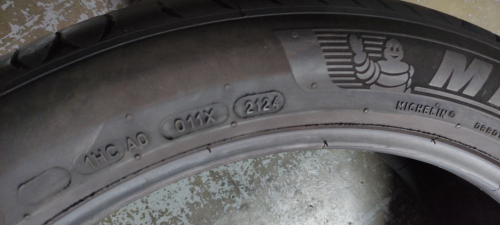 Pneus 235/45/20 Michelin semi novos