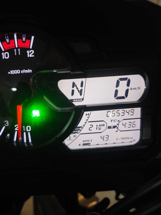 Suzuki V-Strom 650 XT (2020) – Banco baixo de origem