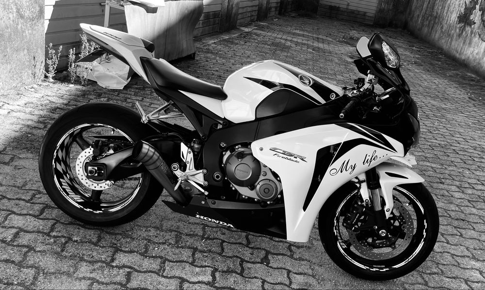 Honda cbr 1000 rr impecavel