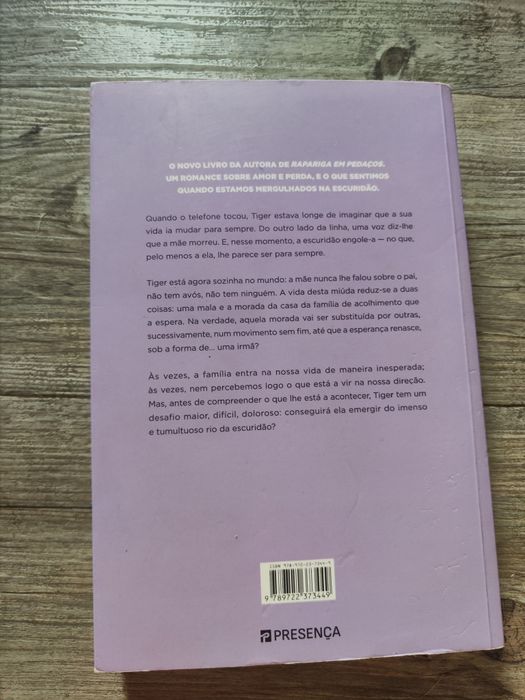 Livro "Como ser amiga da escuridão"